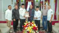 result_IMG-20260121-WA0019 Gubernur Sumbar, Mahyeldi Ansharullah saat menerima Ikatan Keluarga Banuhampu Pekanbaru. (Foto Adpim Sumbar).