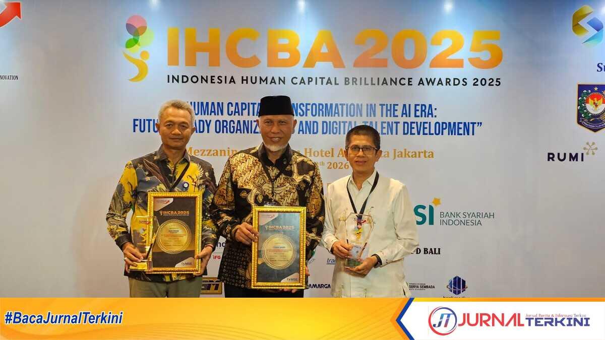 result_IMG-20260124-WA0001 Gubernur Sumbar, Mahyeldi Ansharullah saat menerima penghargaan IHCBA 2025. (Foto Adpim Sumbar).