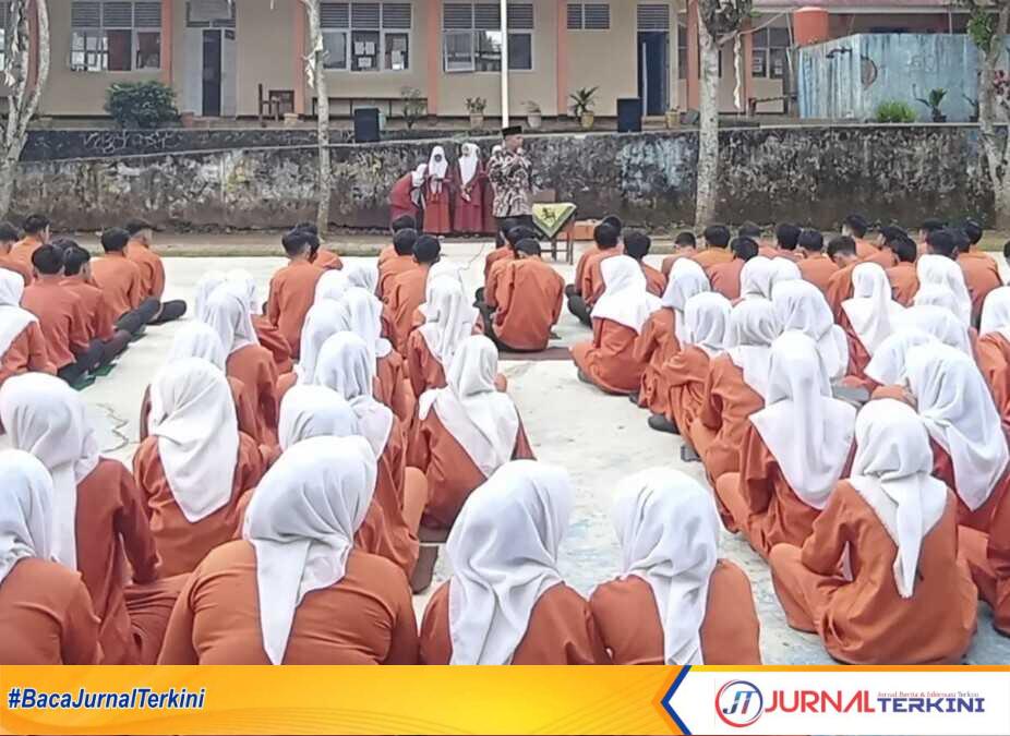 Kegiatan Isra Mi'raj di SMAN 5 Payakumbuh. (Foto Diona untuk Jurnalterkini).
