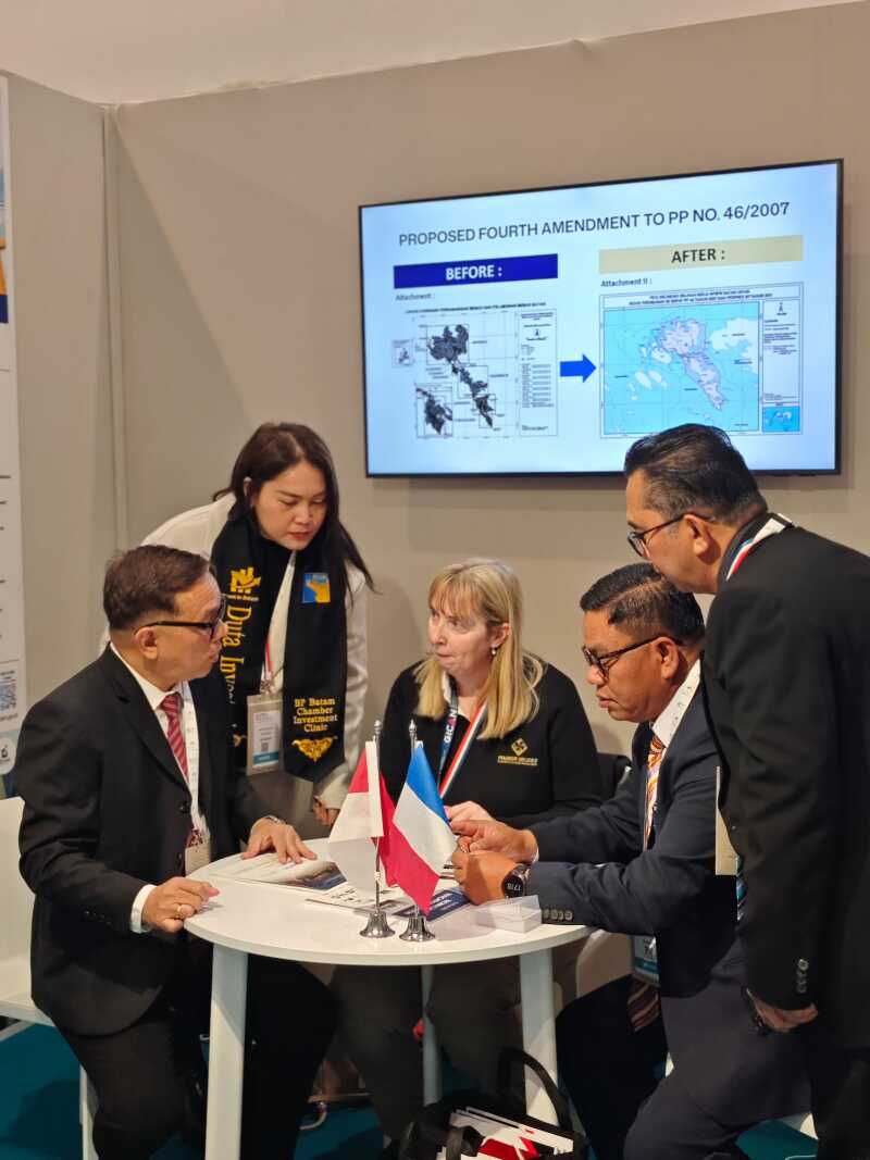 Batam free zone Deputi Bidang Investasi dan Pengusahaan BP Batam, Fary Djemy Francis (2 kanan) dalam pameran Euromaritime 2026, Marseille, Prancis. (Humasbpbatam)