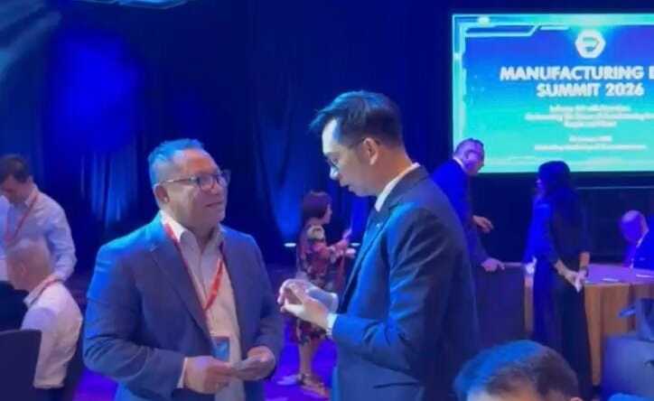 Batam pusat eksekusi investasi Asia Tenggara Di ajang SMF Manufacturing Day Summit 2026, Singapura, Deputi Bidang Investasi dan Pengusahaan BP Batam, Fary Djemy Francis (kiri), menegaskan bahwa Batam kini bertransformasi dari sekadar kawasan berinsentif menjadi pusat eksekusi industri tercepat di Asia Tenggara. (Humasbpbatam)