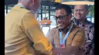 IMG-20260202-WA0005 Gubernur Sumbar, Mahyeldi Ansharullah (kanan) saat bertemu Bupati Taanuli Tengah, Masinton Pasaribu (kiri) pada kegiatan Rakornas Forkopimda yang berlangsung di SICC Bogor. (Foto Adpim Sumbar).