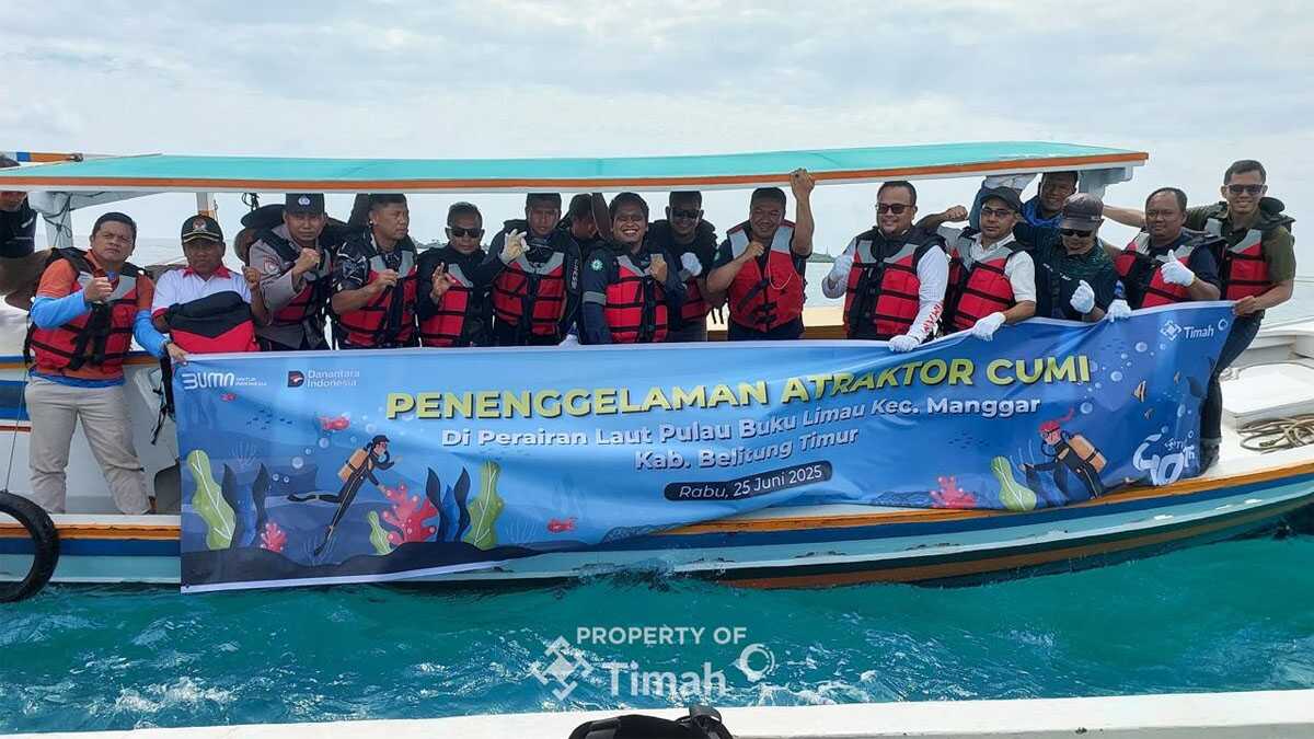 PT Timah (Persero) Tbk memperluas program rehabilitasi laut dengan menenggelamkan 36 unit atraktor cumi di Perairan Buku Limau, Belitung Timur sepanjang 2025. (timah)