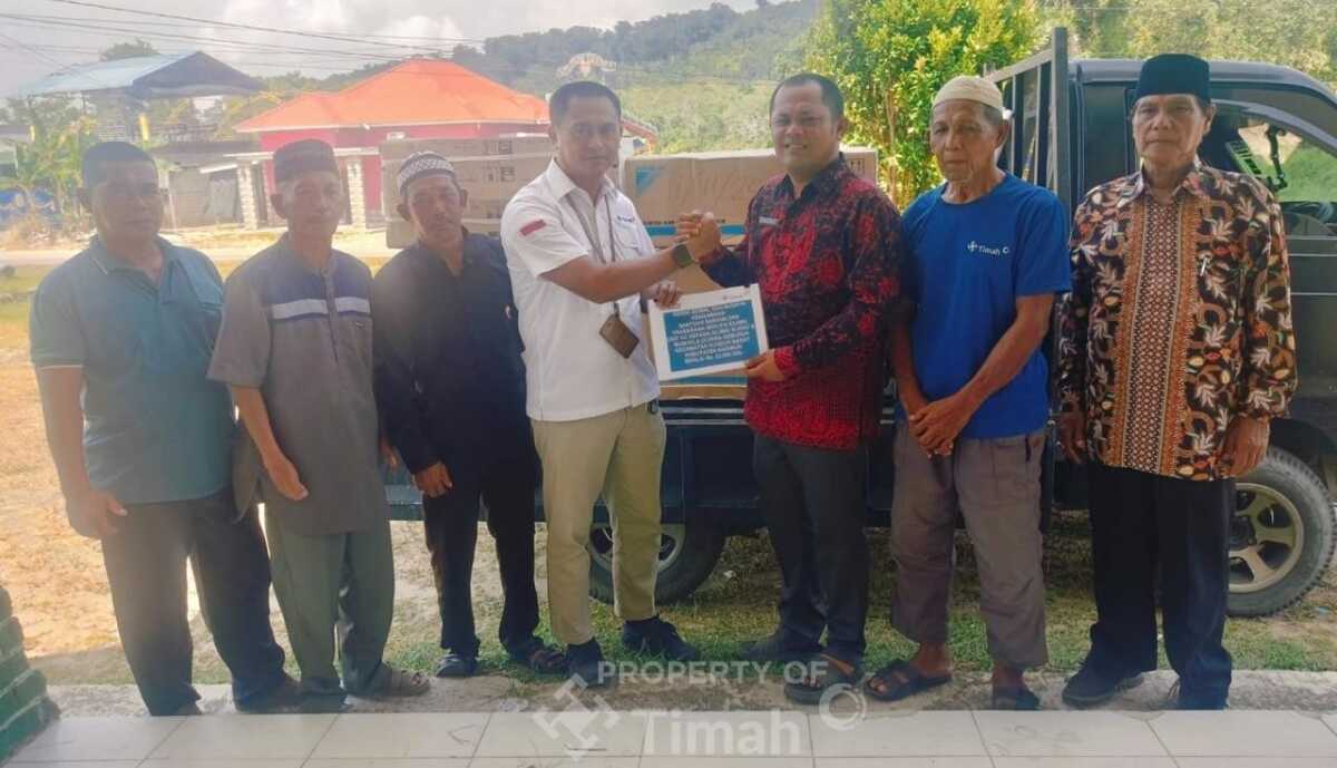 PT Timah Tbk menyalurkan bantuan sarana prasarana berupa mesin pendingin ruangan (AC) untuk lima musala di Desa Gemuruh, Kecamatan Kundur Barat, Kabupaten Karimun, Kepulauan Riau. (Timah)