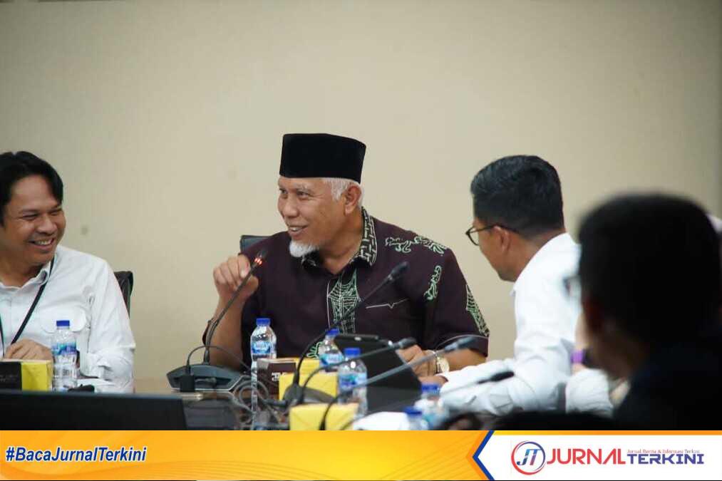Gubernur Sumbar, Mahyeldi Ansharullah saat Rapat lanjutan percepatan pembangunan jalan Tol Padang-Pekanbaru seksi Kayu Tanam-Bukittinggi. (Foto Adpim Sumbar).