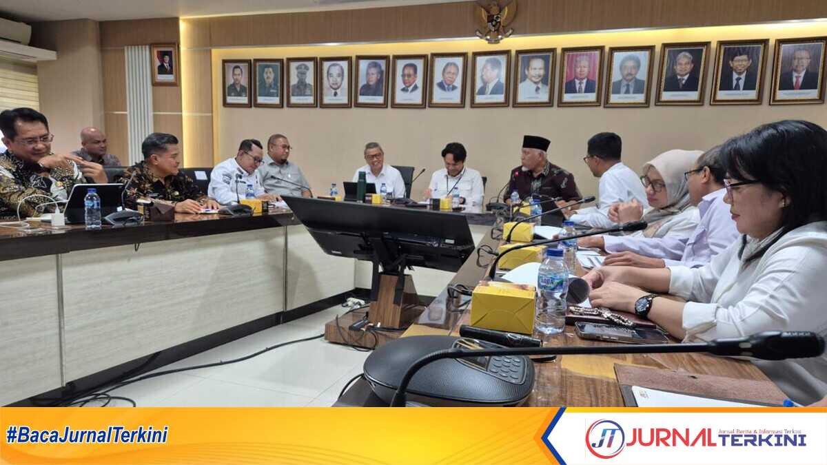 result_IMG-20260204-WA0002 Rapat lanjutan percepatan pembangunan jalan Tol Padang-Pekanbaru seksi Kayu Tanam-Bukittinggi. (Foto Adpim Sumbar).