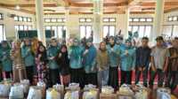 result_IMG-20260205-WA0028 TP PKK Pusat menyalurkan sebanyak 500 paket bantuan kepada masyarakat terdampak bencana di Kab Agam. (Foto Adpim Sumbar).