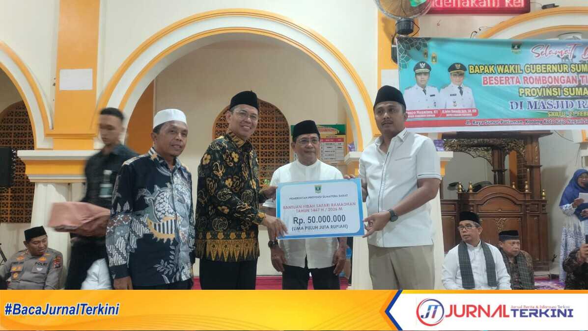Wagub Sumbar, Vasco Ruseime bersama tim Safari Ramadan di Padang Pariaman. (Foto Adpim Sumbar).