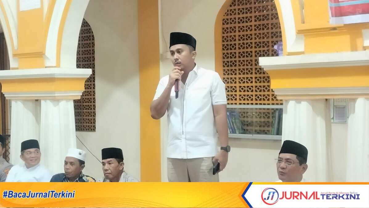 Wagub Sumbar, Vasco Ruseime bersama tim Safari Ramadan di Masjid Raya Sunur, Korong Koto Rajo, Kab Padang Pariaman. (Foto Adpim Sumbar).