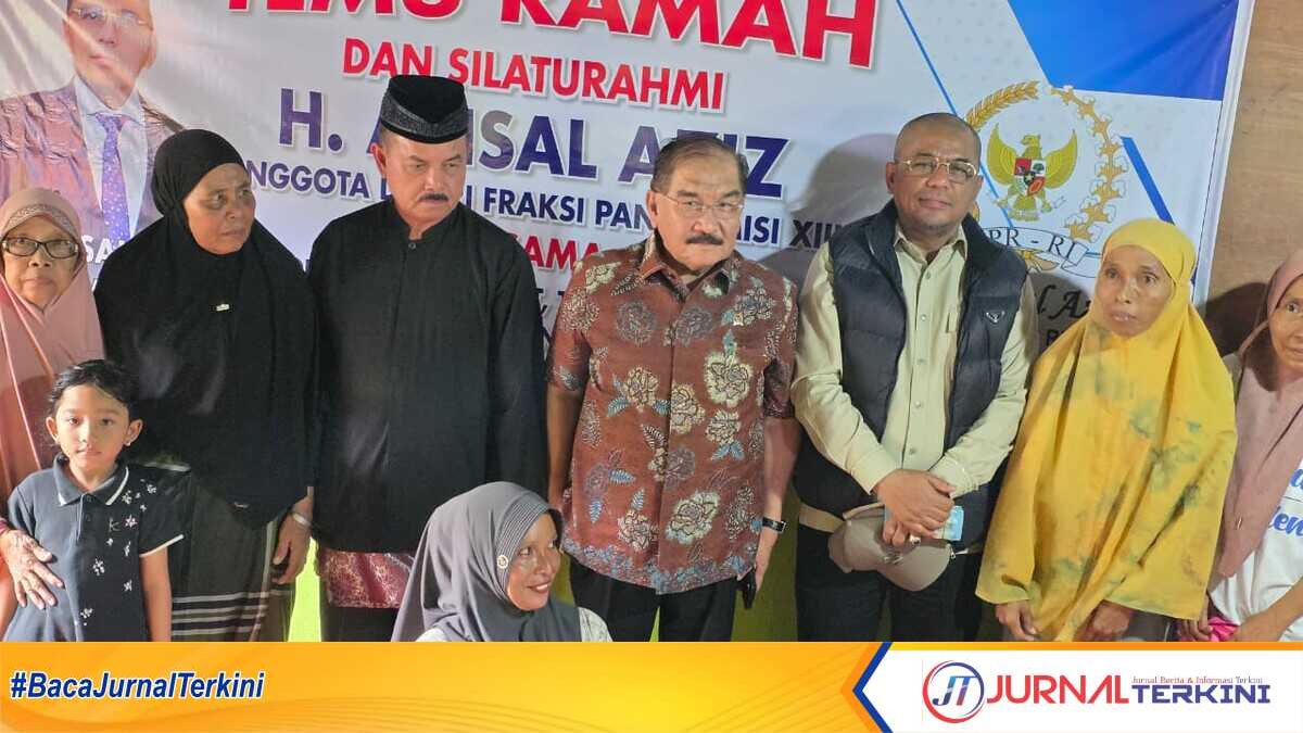M Shadiq Pasadigoe bersama rombongan di Kab Pasaman dalam rangka mengawal kasus nenek Saudah. (Dokumen istimewa).