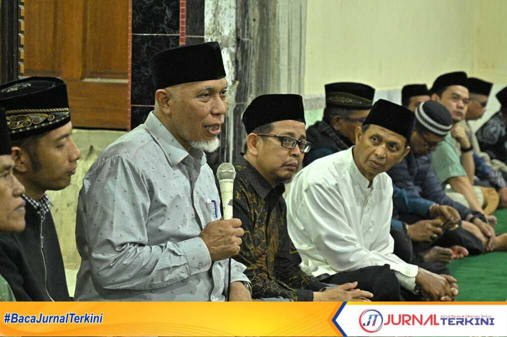 result_IMG-20260226-WA0098 Gubernur Sumbar, Mahyeldi Ansharullah saat beritikaf dan memberikan bantuan di Masjid Baiturrahim Payakumbuh. (Foto Adpim Sumbar).