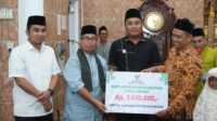 Wagub Sumbar, Vasco Ruseime saat Safari Ramadhan di Solok. (Foto Adpim Sumbar).