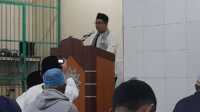 Bupati Karimun Iskandarsyah dalam rangkaian Safari Ramadhan di Masjid Nurul Ihsan yang dikelola Muhammadiyah di Tanjung Balai Karimun, Kamis (19/2/2026) malam. (JurnalTerkini.id/rusdi)