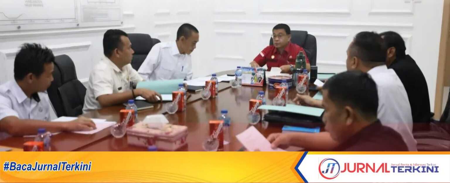 Komitmen Pemerintah Kabupaten Musi Rawas Utara (Muratara) dalam menjaga keseimbangan antara investasi dan kepentingan masyarakat kembali ditegaskan melalui rapat pembahasan tukar menukar jalan bersama PT Triaryani, Rabu (18/2/2025), di Ruang Rapat Bupati Muratara.