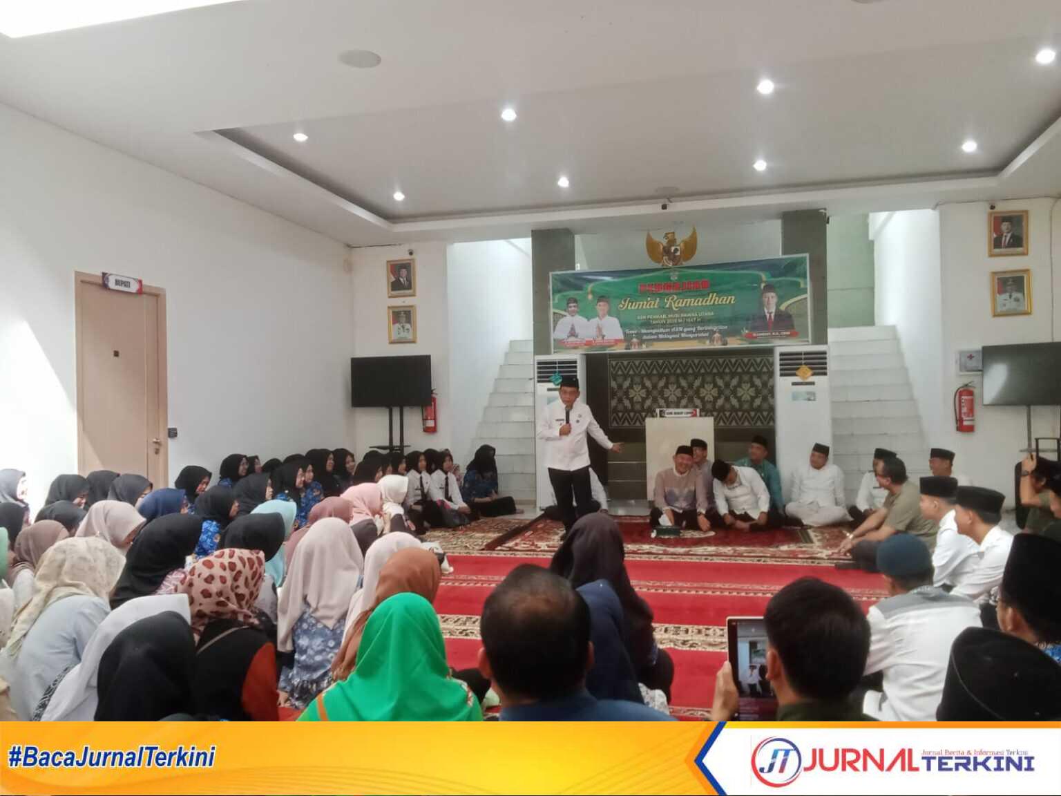 Pemerintah Kabupaten Musi Rawas Utara (Muratara), Provinsi Sumatera Selatan, menggelar Pengajian Jumat Ramadhan 1447 Hijriah di Gedung Kantor Bupati Muratara, Jumat (27/2/2026).