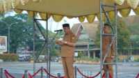 Ket Foto: Bupati Inhil H Herman memimpin apel bersama ASN usai liburan idul Fitri 1447/H, (30/3/2026)