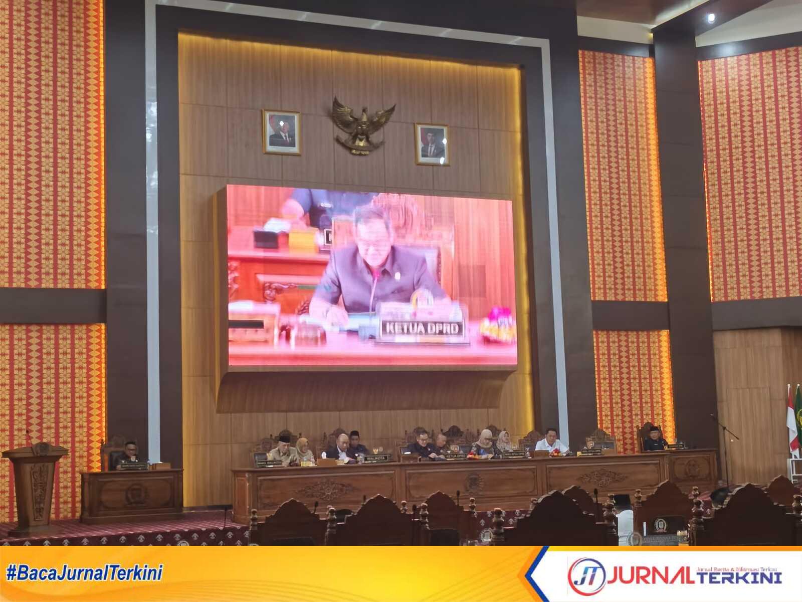 DPRD Kota Lubuklinggau menggelar rapat paripurna dalam rangka penyampaian satu Rancangan Peraturan Daerah (Raperda) usulan Pemerintah Kota Lubuklinggau oleh Wali Kota