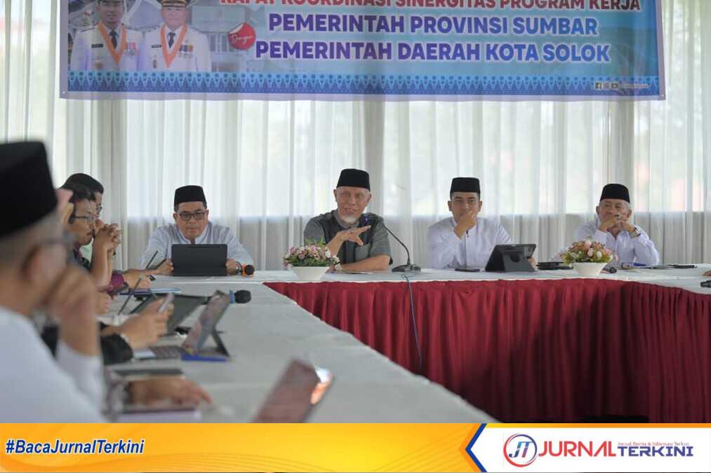Gubernur Sumbar, Mahyeldi Ansharullah saat memimpin rakor bersama Pemprov Sumbar dan Pemko Solok Sinkronkan Program Strategis. (Foto Adpim Sumbar).