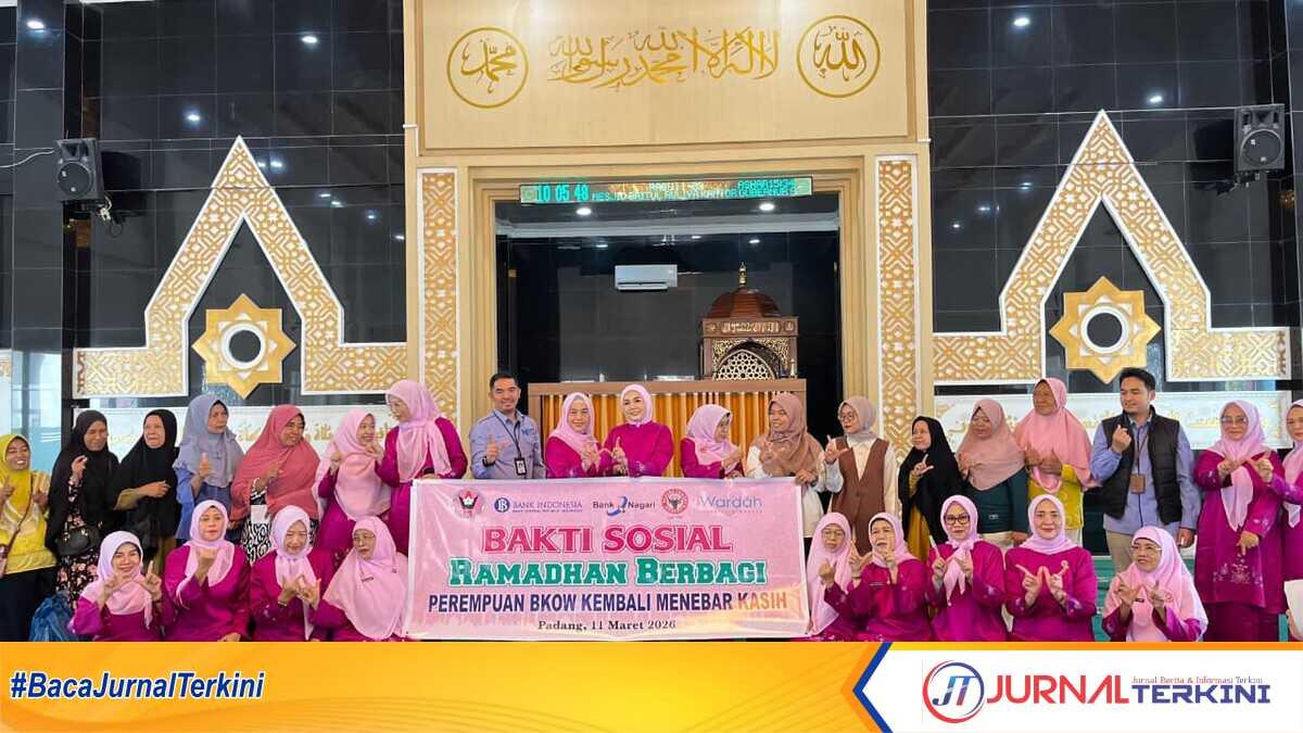 Kegiatan BKOW Sumbar salurkan ratusan bantuan sembako. (Foto Adpim Sumbar).