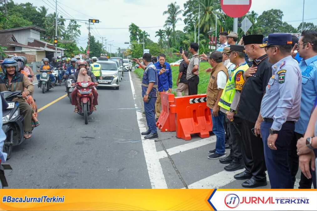 result_IMG-20260319-WA0025 Gubernur Sumbar, Mahyeldi Ansharullah bersama Kapolda Sumbar saat meresmikan sistem One Way Jalur Padang-Bukittinggi. (Foto Adpim Sumbar).
