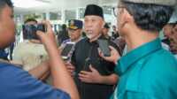Gubernur Sumbar, Mahyeldi Ansharullah saat memantau arus mudik di BIM. (Foto Adpim Sumbar).