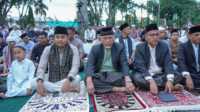 result_IMG-20260321-WA0028 Gubernur Sumbar, Mahyeldi Ansharullah, Wagub Sumbar Vasco Ruseime saat melaksanakan sholat hari Raya Idul Fitri 1447 H. (Foto Adpim Sumbar).