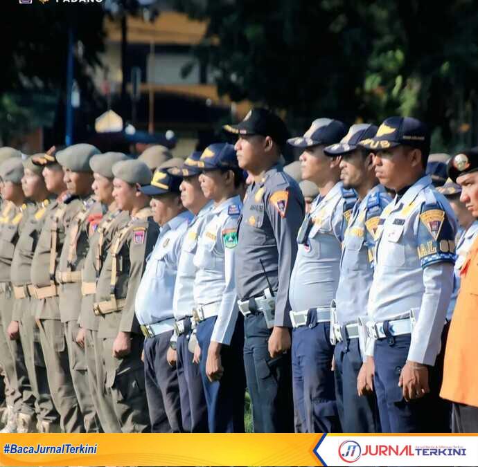 Anggota Dishub Padang saat mengikuti Apel Gelar Pasukan Operasi Ketupat 2026. (Foto Istimewa).