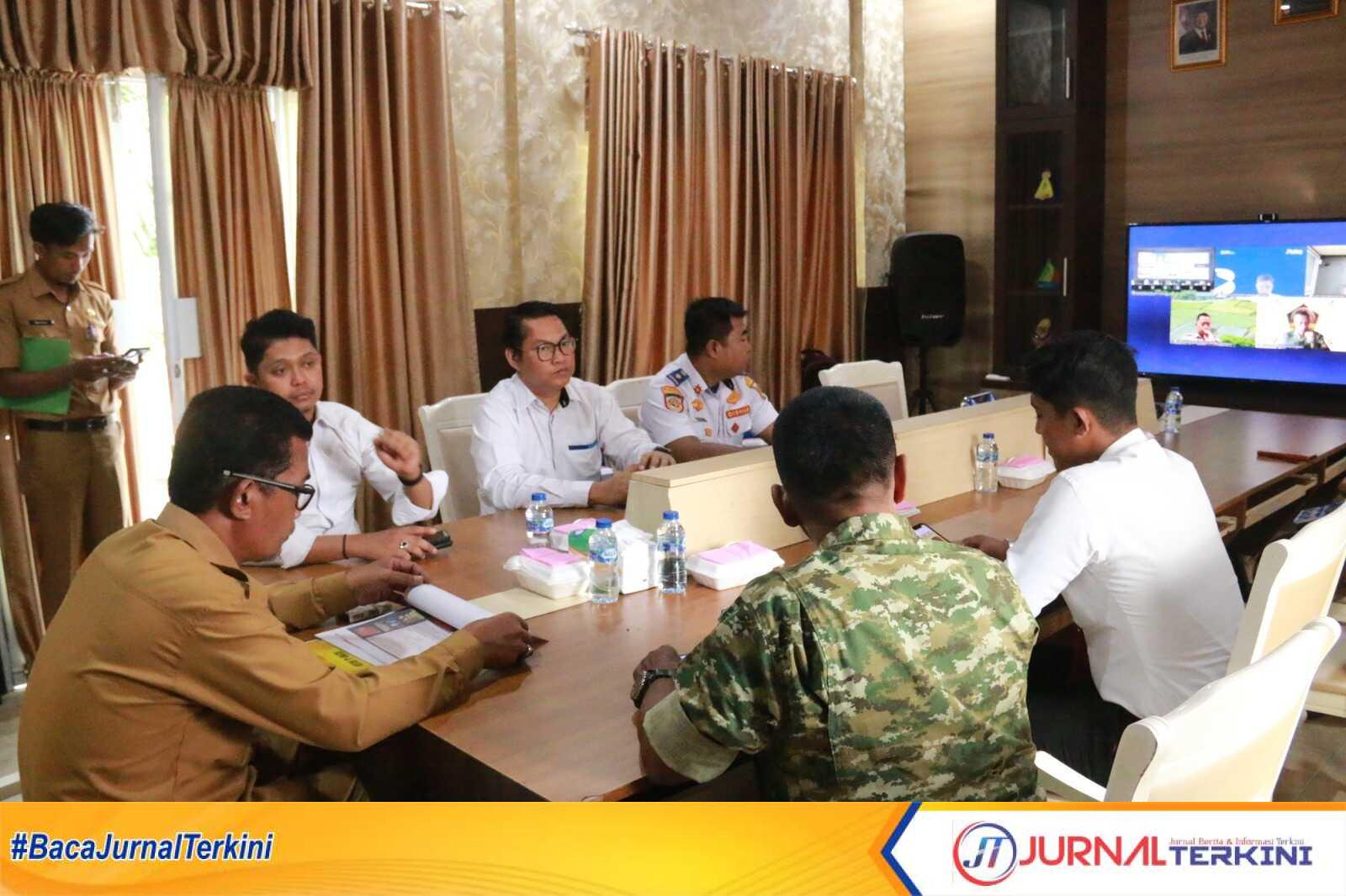 IMG-20260406-WA0035 Ket Foto: Asisten II Setda, Dwi Budianto, mengikuti Rapat Koordinasi Pengendalian Inflasi Daerah Tahun 2026 yang dipimpin oleh Menteri Dalam Negeri, Tito Karnavian, secara virtual, Senin (6/4/2026).