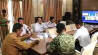 Ket Foto: Asisten II Setda, Dwi Budianto, mengikuti Rapat Koordinasi Pengendalian Inflasi Daerah Tahun 2026 yang dipimpin oleh Menteri Dalam Negeri, Tito Karnavian, secara virtual, Senin (6/4/2026).