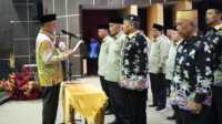 Ket Foto:Bupati Inhil H Herman saat melantik FPK dan PKUB di Gedung Engku Kelana Tembilahan (8/4/2026)
