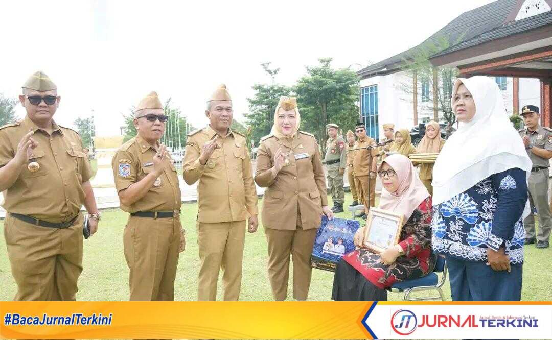 Pemerintah Kabupaten (Pemkab) Musi Rawas menggelar apel pagi bersama yang diikuti seluruh jajaran Aparatur Sipil Negara (ASN) di lingkungan Pemkab Musi Rawas, pada hari ini. ‎