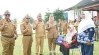 Pemerintah Kabupaten (Pemkab) Musi Rawas menggelar apel pagi bersama yang diikuti seluruh jajaran Aparatur Sipil Negara (ASN) di lingkungan Pemkab Musi Rawas, pada hari ini. ‎
