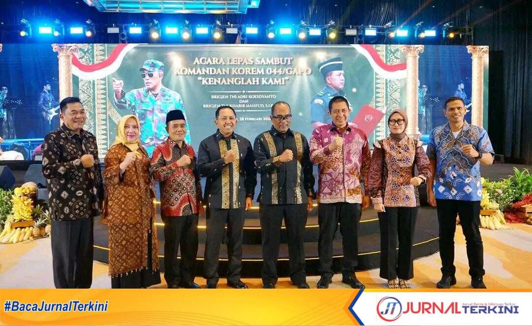 Bupati Musi Rawas, Ratna Machmud, menghadiri acara lepas sambut Komandan Korem 044/Garuda Dempo yang digelar di Soma Grand Ballroom, Sabtu (28/02/2026).