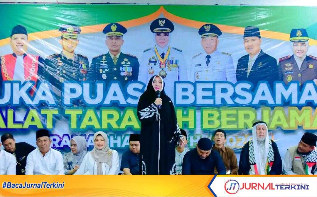 Pemerintah Kabupaten Musi Rawas menggelar kegiatan buka puasa bersama dan shalat tarawih berjamaah di Pendopoan Rumah Dinas Bupati Musi Rawas, Kamis (26/02/2026).