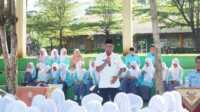 Kepala Sekolah SMAN 14 Padang, Evidel memberikan sambutan pada kegiatan halal bihalal dan syukuran SNBP 2026. (Foto Dion/Jurnalterkini).