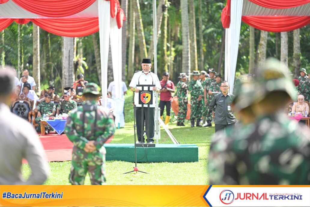 IMG-20260422-WA0041 Gubernur Sumbar, Mahyeldi Ansharullah saat membuka kegiatan TMMD ke-128 Tahun 2026. (Foto Adpim Sumbar).