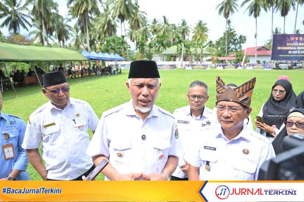 Gubernur Sumbar, Mahyeldi Ansharullah saat membuka kegiatan TMMD ke-128 Tahun 2026. (Foto Adpim Sumbar).