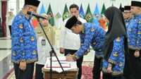 Pelantikan 8 Pejabat Administrator oleh Sekdaprov Sumbar. (Foto Adpim Sumbar).