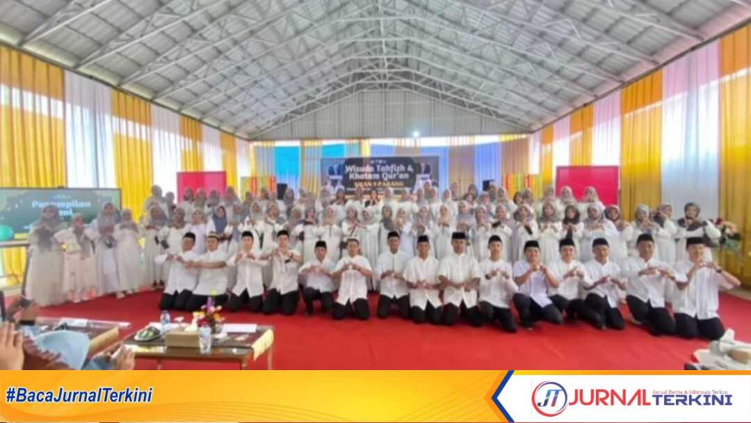 IMG_20260415_211447 Wisuda Tahfidz dan Khatam Al Qur'an ke-7 di SMAN 9 Padang. (Foto Dion/Jurnalterkini).