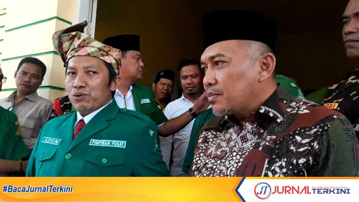 Ketua Umum Pimpinan Pusat GP Ansor Addin Jauharudin didampingi Wakil Bupati Karimun Rocky Marciano Bawole (JurnalTerkini.id/rusdi)