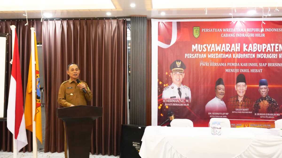bupati Inhil buka muskab pwri Bupati Indragiri Hilir (Inhil), Herman membuka Musyawarah Kabupaten (Muskab) VII Persatuan Wredatama Republik Indonesia (PWRI).