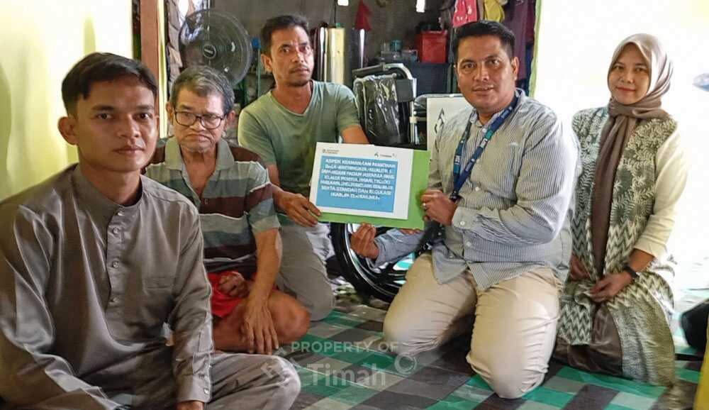 pt timah bantu kursi roda warga karimun keno penyakit struk PT Timah bantu kursi roda kepada warga Desa Teluk Radang, Kecamatan Kundur Utara.