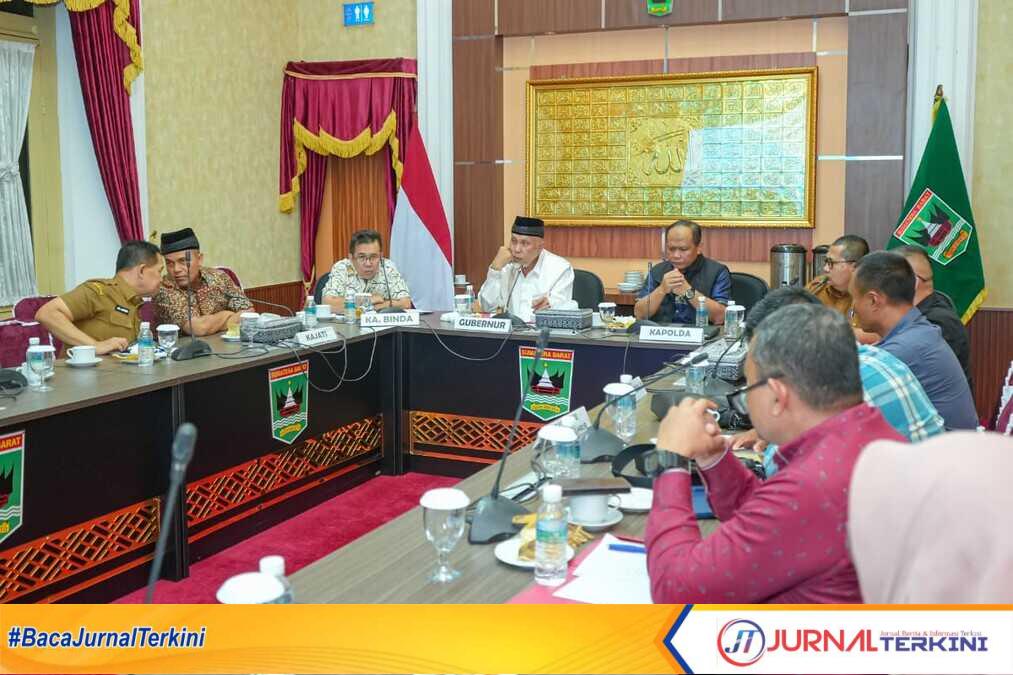result_IMG-20260407-WA0037 Gubernur Sumbar Mahyeldi Ansharullah saat kegiatan FGD bersama forum terkait optimalisasi pajak air tanah permukaan. (Foto Adpim Sumbar).