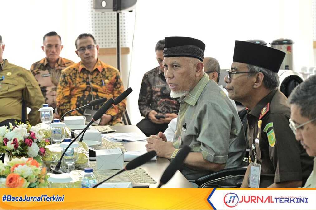 result_IMG-20260409-WA0033 Gubernur Sumbar, Mahyeldi Ansharullah saat rapat pendahuluan percepatan pembangunan Ruas Tol Sicincin - Bukittinggi. (Foto Adpim Sumbar).