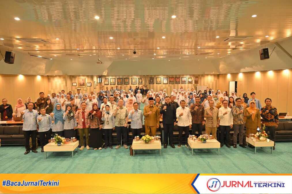 Kunjungan tim AIIB, Kementerian Kesehatan RI, dan Bappenas dalam rangka peninjauan lapangan Proyek TRUST di RSUP M Djamil Padang. (Foto Adpim Sumbar).