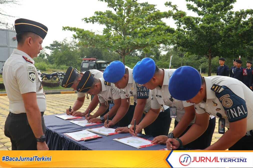 Kalapas Narkotika Sawahlunto, Ressy Setiawan pimpin ikrar Zero Halinar. (Foto Dion/Jurnalterkini).
