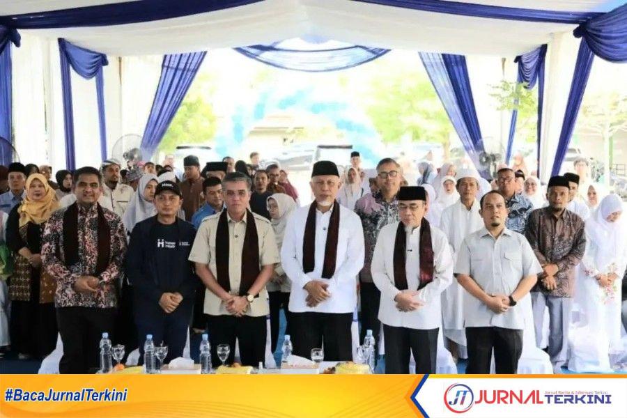Menteri Ketenagakerjaan RI, Yassierli saat meresmikan sumur bor dan tempat wudhu di Kota Padang. (Foto Prokopim Padang).