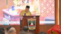 Gubernur Sumatera Barat, Mahyeldi Ansharullah saat berbicara di DPRD Provinsi. (Foto Adpim Sumbar).