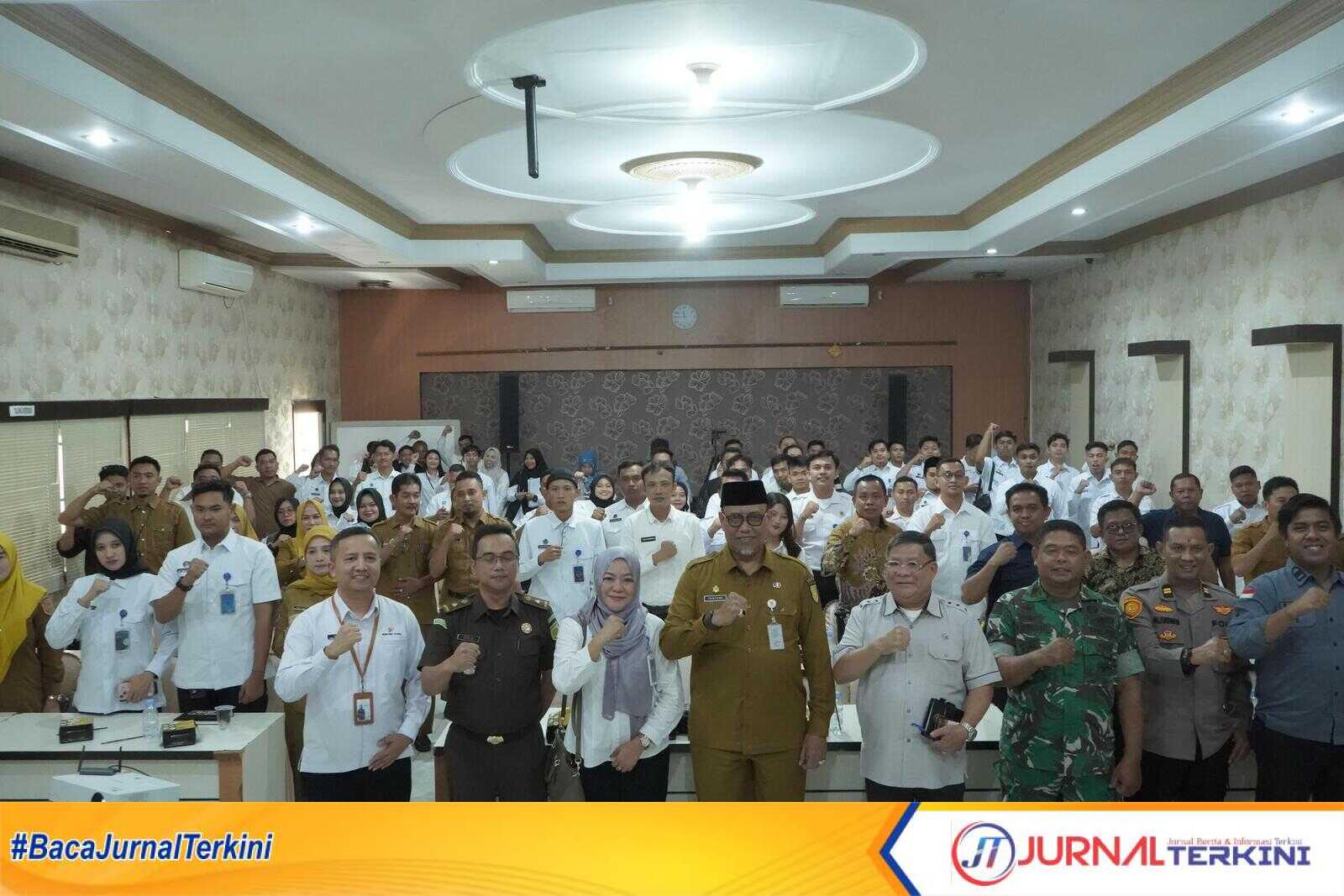 IMG-20260512-WA0037 Ket Foto: Sekda kabupaten Indragiri Hilir Tantawi Jauhari menghadiri Rapat Koordinasi KPPG Pekanbaru bersama Satgas MBG