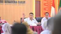 IMG-20260513-WA0057 Wagub Sumbar, Vasco Ruseime saat memimpin Rakor bersama Kepala OPD. (Foto Adpim Sumbar).